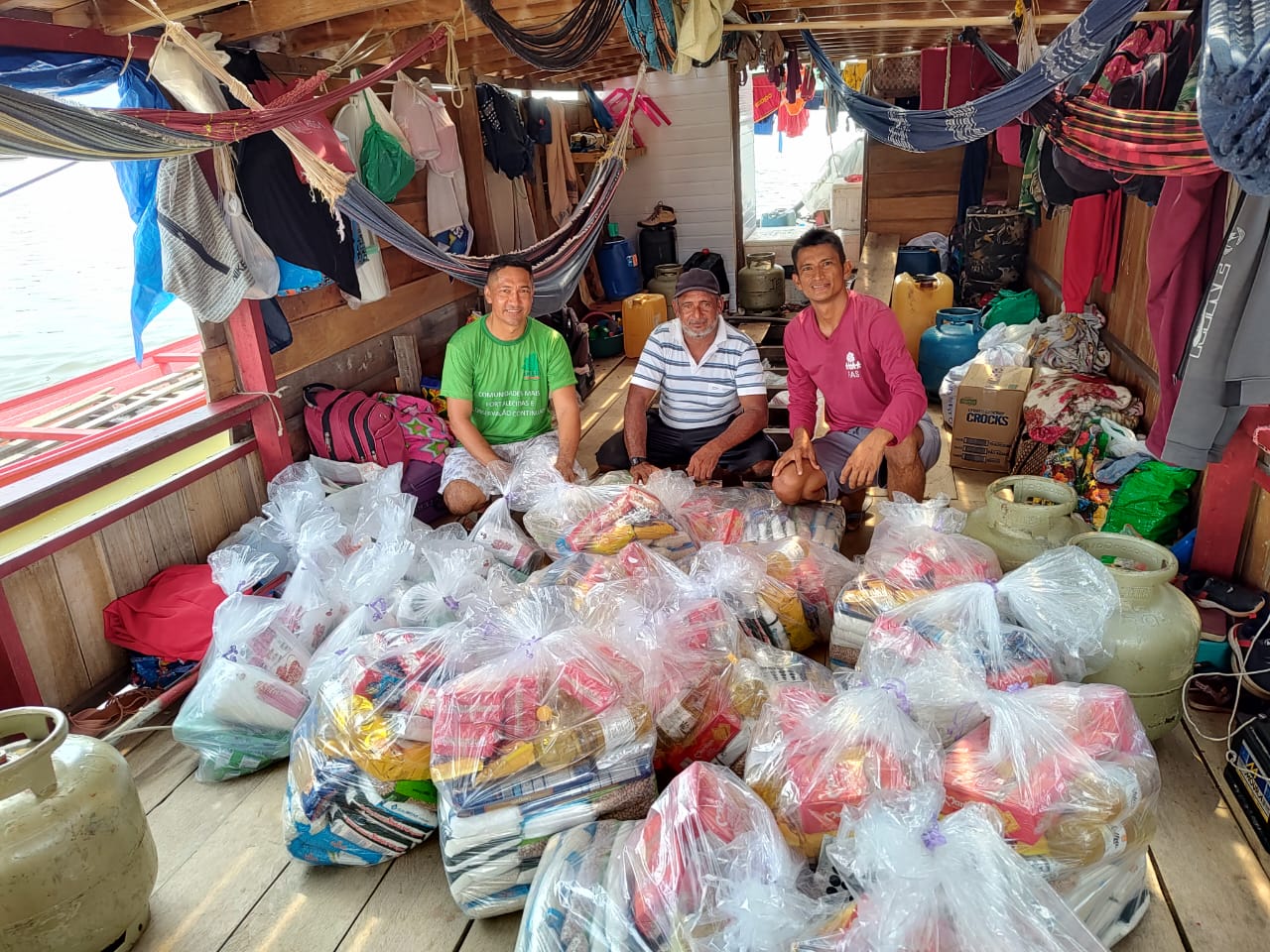 Com doações de Alok, 100 cestas básicas e kits higiênicos são entregues para comunidades de Carauari