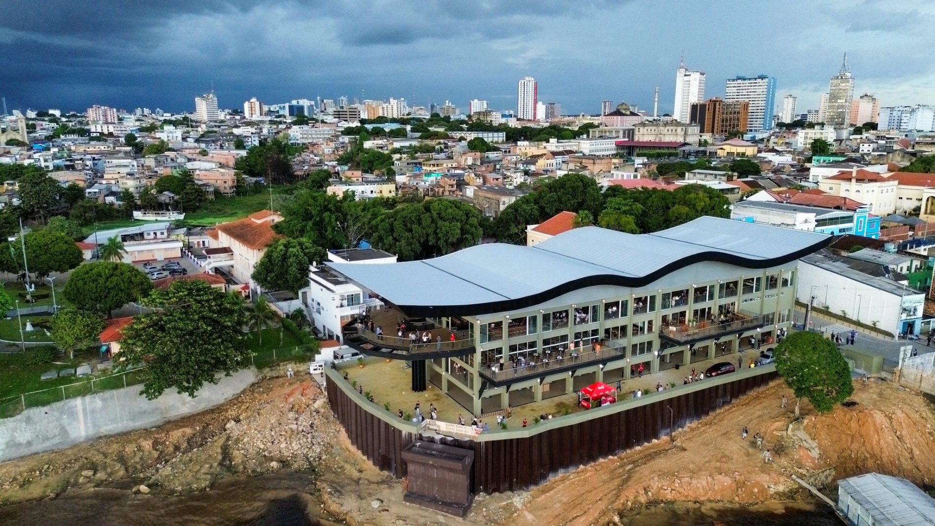 Mirante Lúcia Almeida é inaugurado em Manaus