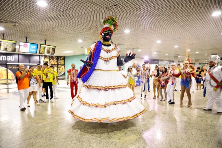 Duas festas abrem o Carnaval de Manaus no sábado